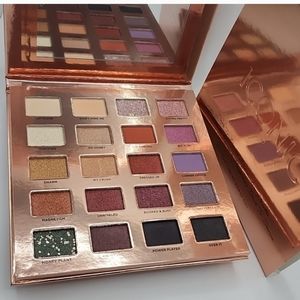 Iconic London Desk to Dance 20-pan eyeshadow palette